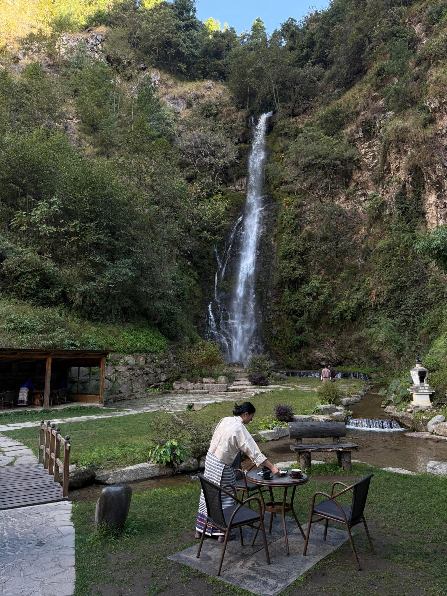 Luxury dining by waterfall